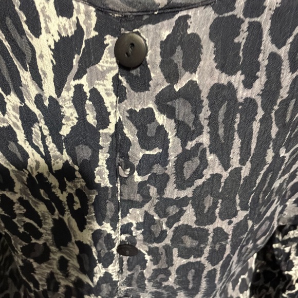 Leopard Print Button-Up Blouse - Picture 5 of 6